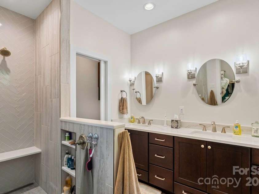 143 Burnside Trail, Hendersonville, NC 28792.  MLS# CAR4258291, YatesRealty ID 23895. Large primary bath with 