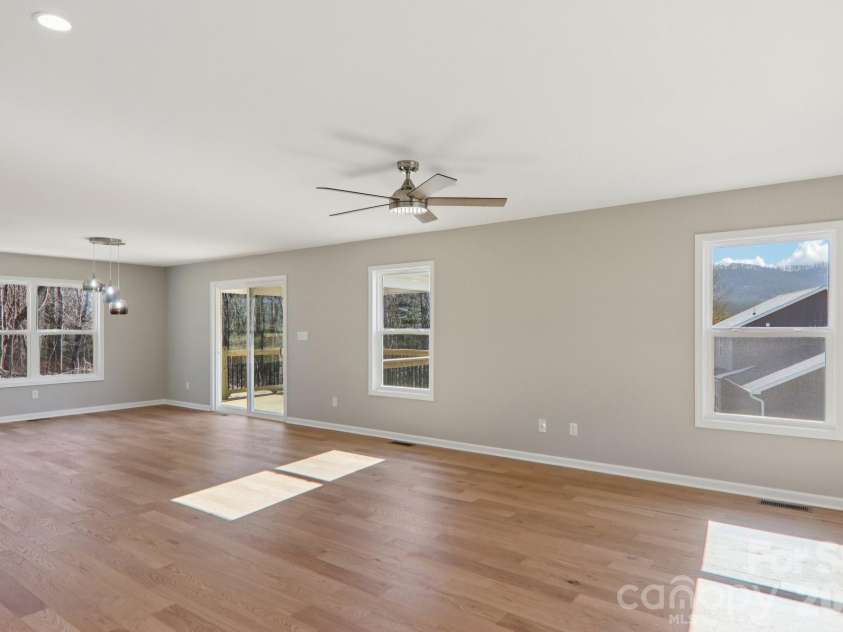 127 Lincoln Ridge Drive, Candler, NC 28715.  MLS# CAR4345880, YatesRealty ID 23897. 
