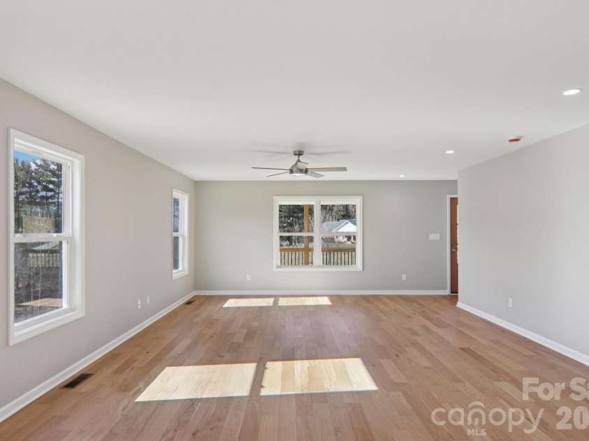 127 Lincoln Ridge Drive, Candler, NC 28715.  MLS# CAR4345880, YatesRealty ID 23897. 