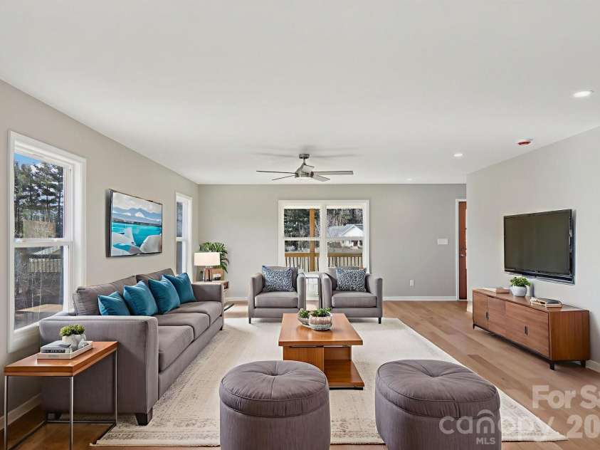 127 Lincoln Ridge Drive, Candler, NC 28715.  MLS# CAR4345880, YatesRealty ID 23897. 