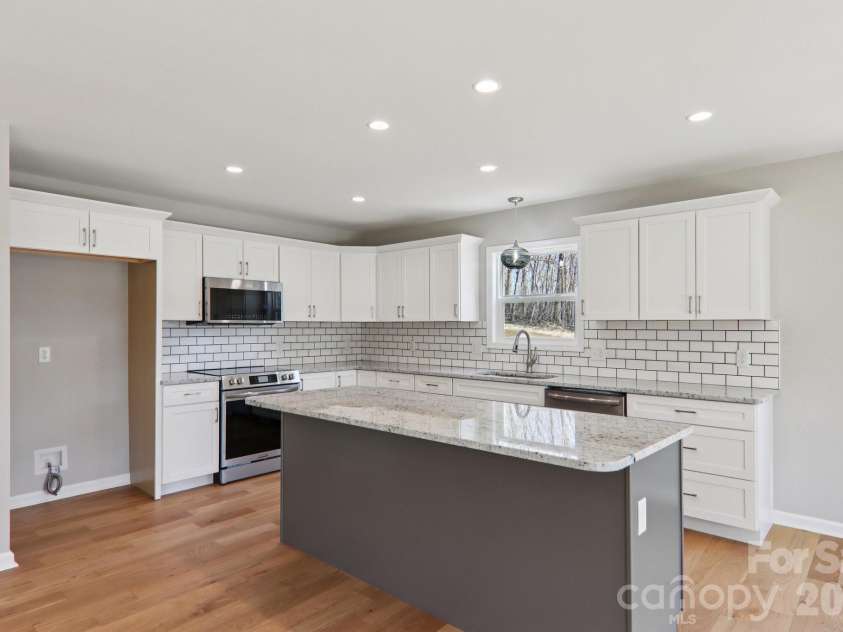 127 Lincoln Ridge Drive, Candler, NC 28715.  MLS# CAR4345880, YatesRealty ID 23897. 