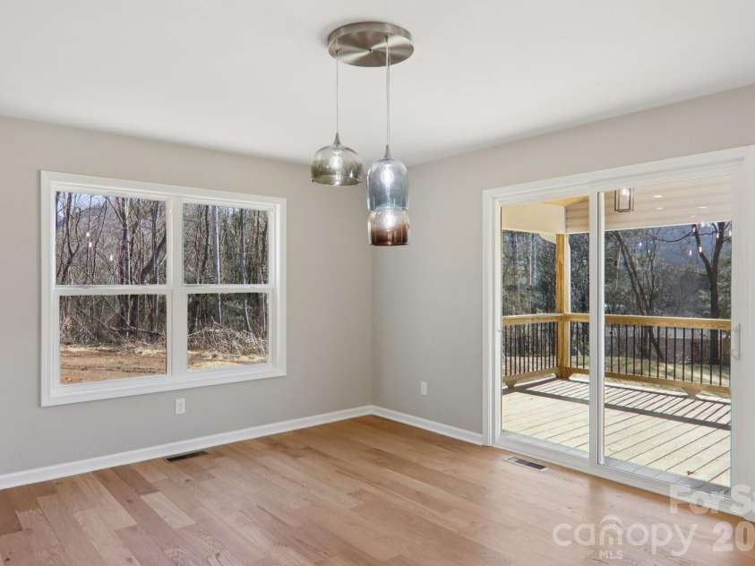 127 Lincoln Ridge Drive, Candler, NC 28715.  MLS# CAR4345880, YatesRealty ID 23897. 