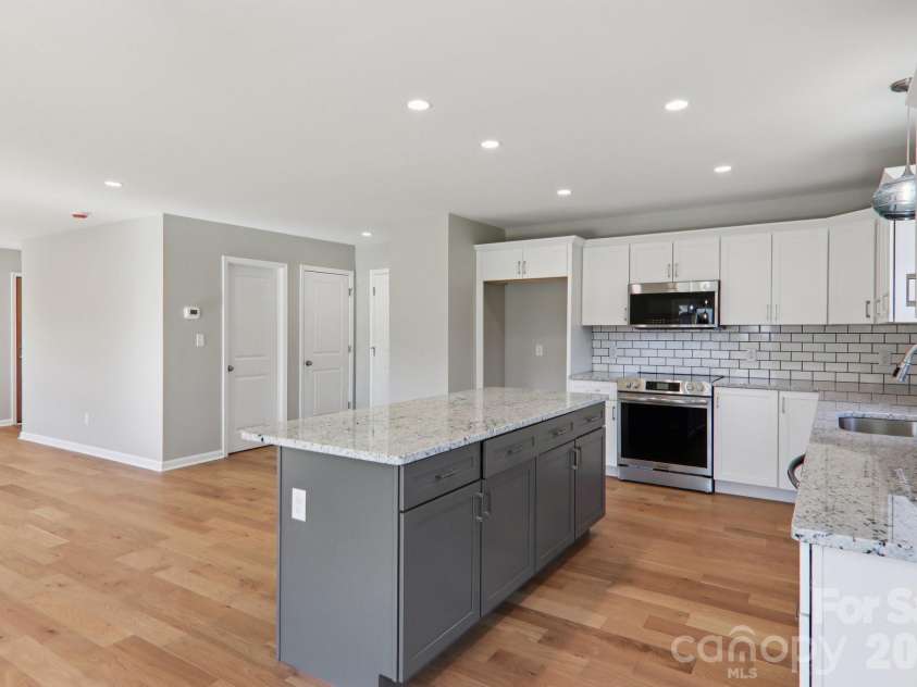 127 Lincoln Ridge Drive, Candler, NC 28715.  MLS# CAR4345880, YatesRealty ID 23897. 