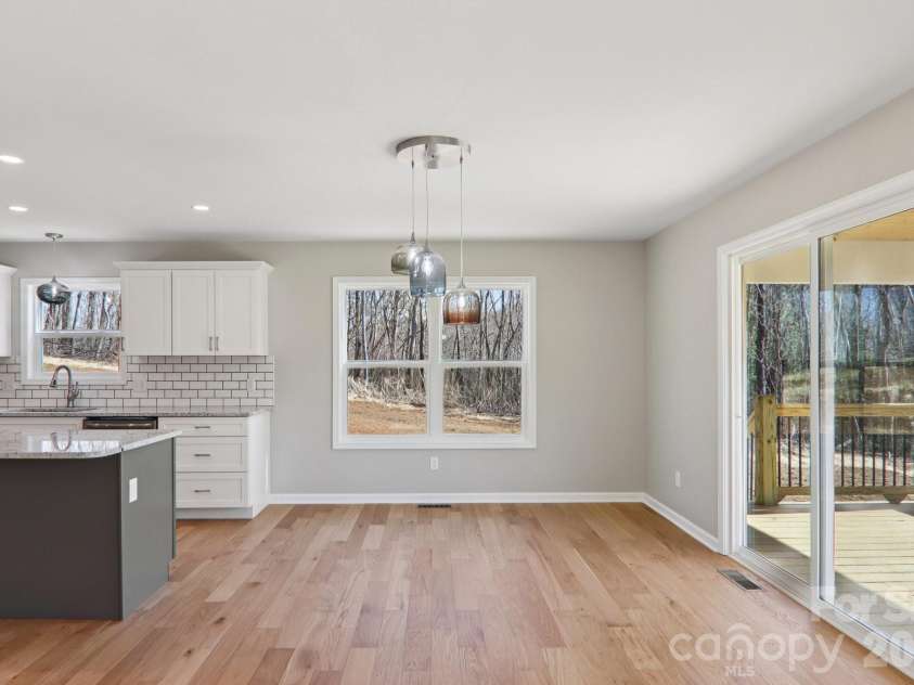 127 Lincoln Ridge Drive, Candler, NC 28715.  MLS# CAR4345880, YatesRealty ID 23897. 