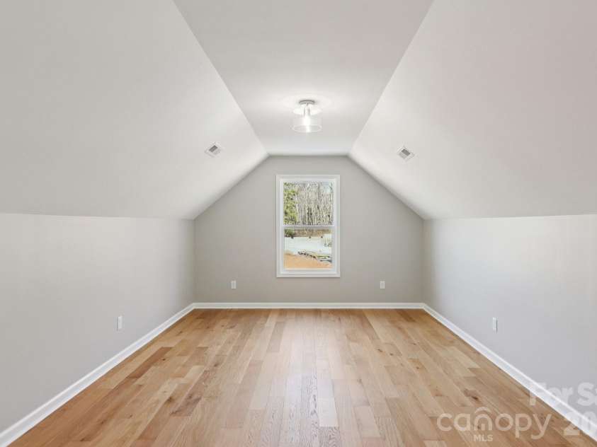 127 Lincoln Ridge Drive, Candler, NC 28715.  MLS# CAR4345880, YatesRealty ID 23897. 