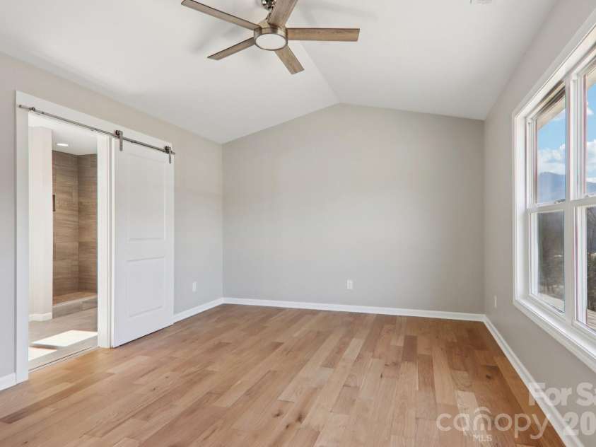 127 Lincoln Ridge Drive, Candler, NC 28715.  MLS# CAR4345880, YatesRealty ID 23897. 