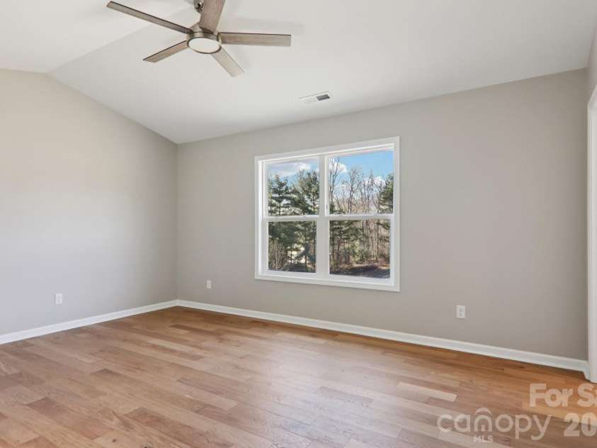 127 Lincoln Ridge Drive, Candler, NC 28715.  MLS# CAR4345880, YatesRealty ID 23897. 
