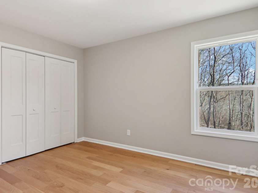 127 Lincoln Ridge Drive, Candler, NC 28715.  MLS# CAR4345880, YatesRealty ID 23897. 