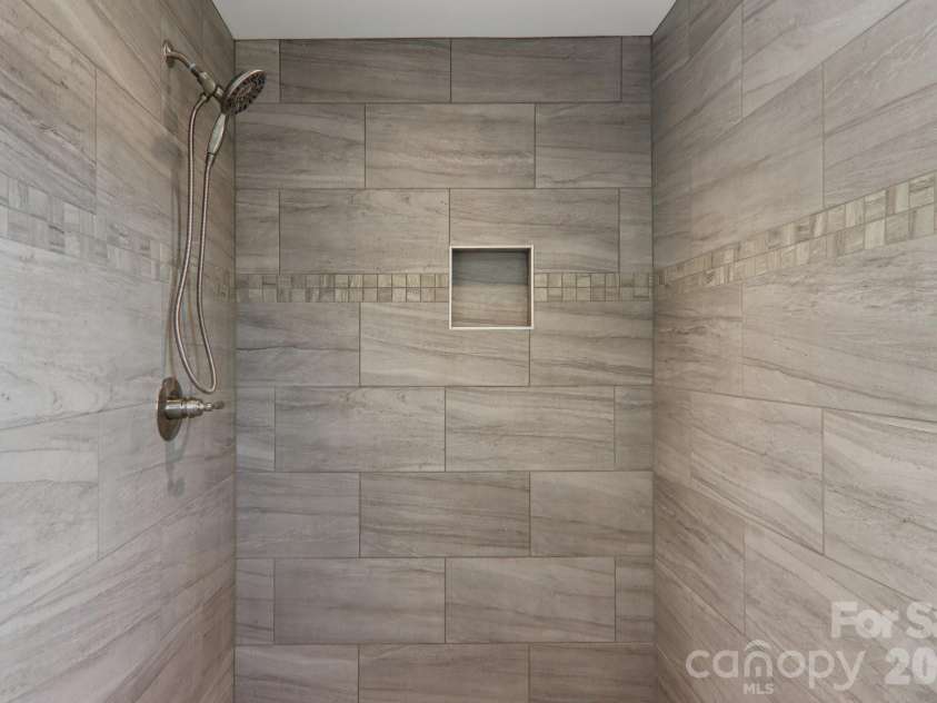 127 Lincoln Ridge Drive, Candler, NC 28715.  MLS# CAR4345880, YatesRealty ID 23897. 