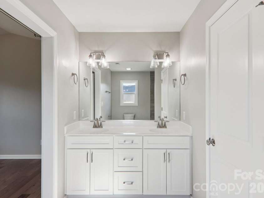 127 Lincoln Ridge Drive, Candler, NC 28715.  MLS# CAR4345880, YatesRealty ID 23897. 