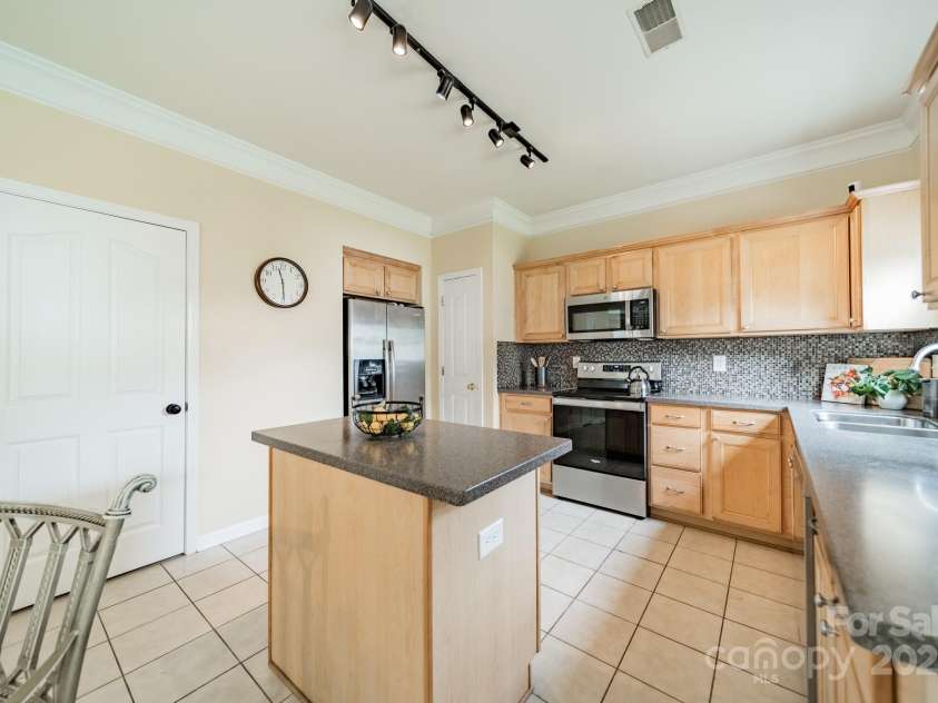 523 Galesburg Drive, Monroe, NC 28110.  MLS# CAR4277828, YatesRealty ID 23899. 