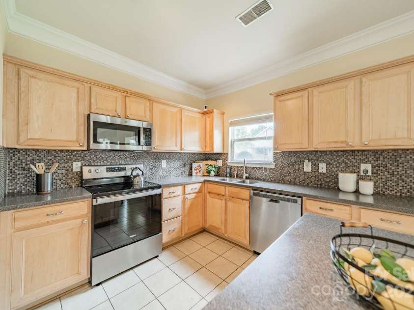 523 Galesburg Drive, Monroe, NC 28110.  MLS# CAR4277828, YatesRealty ID 23899. 