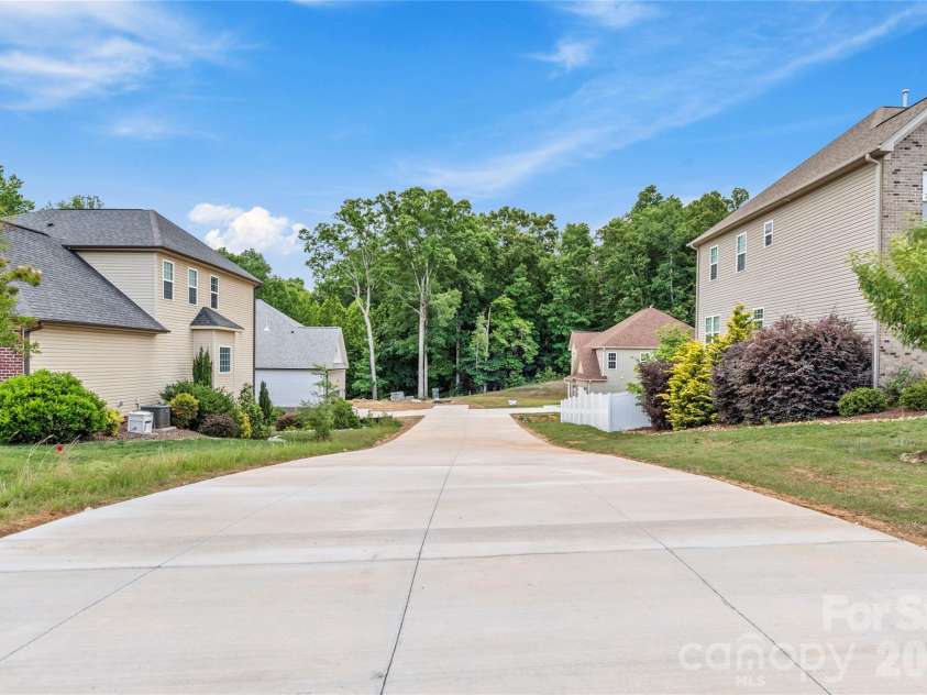 2858 Eland Drive, Winston Salem, NC 27127.  MLS# CAR4316163, YatesRealty ID 239. 