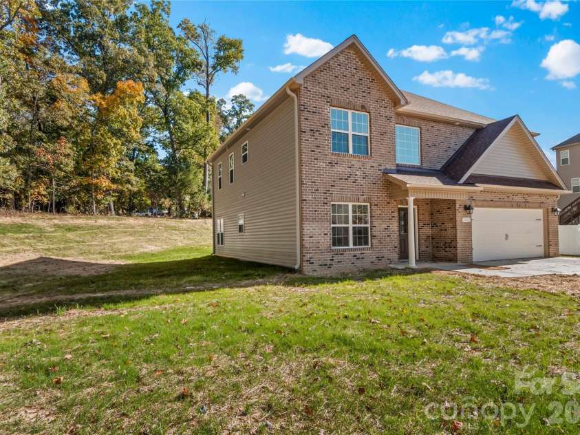 2858 Eland Drive, Winston Salem, NC 27127.  MLS# CAR4316163, YatesRealty ID 239. 