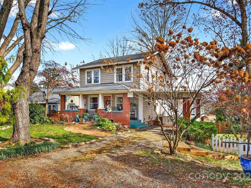 18 Princeton Drive, Asheville, NC 28806.  MLS# CAR4322328, YatesRealty ID 2390. 