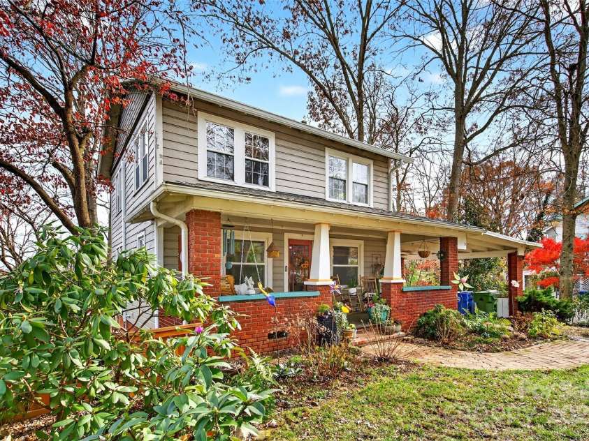 18 Princeton Drive, Asheville, NC 28806.  MLS# CAR4322328, YatesRealty ID 2390. 