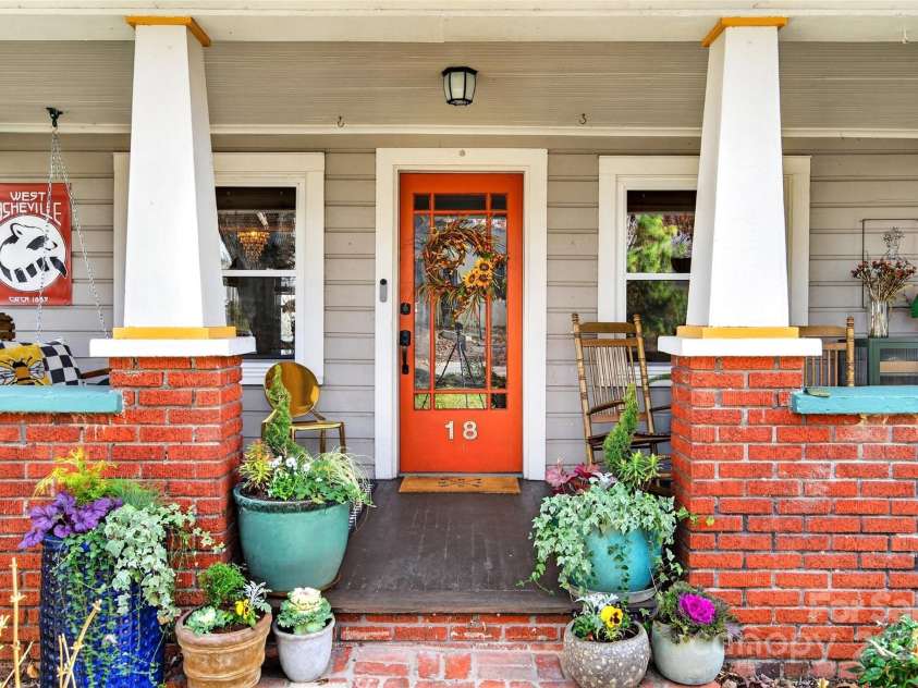 18 Princeton Drive, Asheville, NC 28806.  MLS# CAR4322328, YatesRealty ID 2390. 