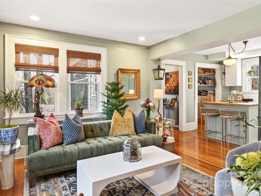 18 Princeton Drive, Asheville, NC 28806.  MLS# CAR4322328, YatesRealty ID 2390. 