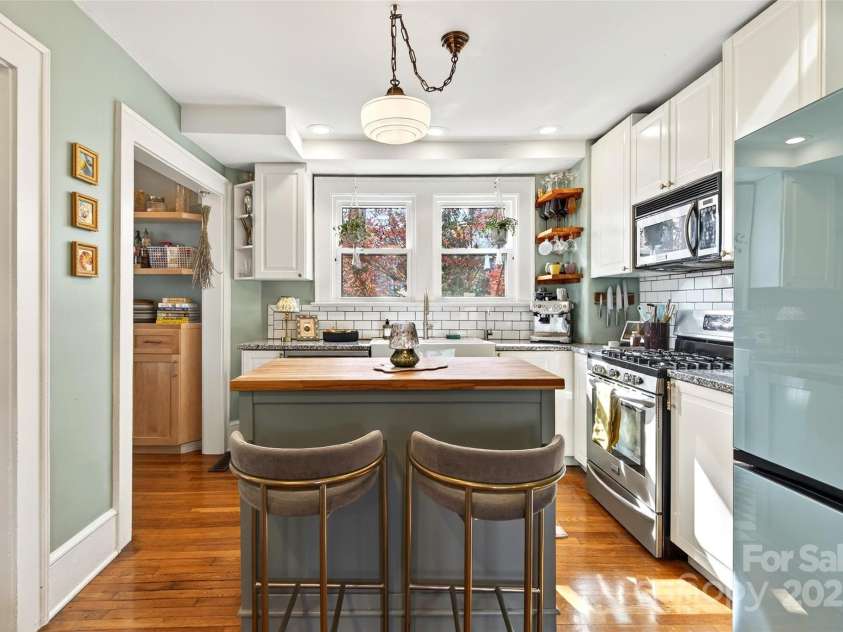 18 Princeton Drive, Asheville, NC 28806.  MLS# CAR4322328, YatesRealty ID 2390. 