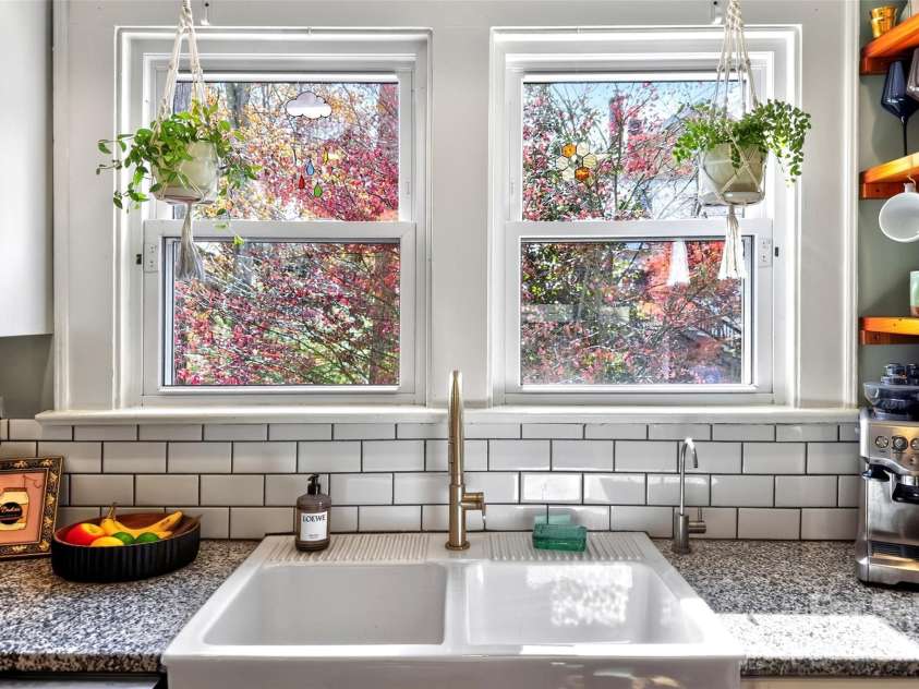 18 Princeton Drive, Asheville, NC 28806.  MLS# CAR4322328, YatesRealty ID 2390. 