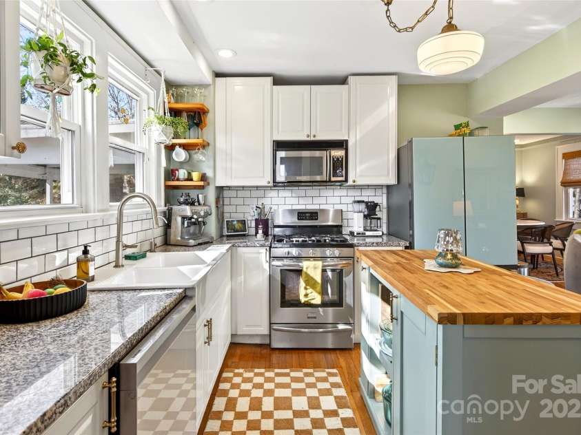 18 Princeton Drive, Asheville, NC 28806.  MLS# CAR4322328, YatesRealty ID 2390. 