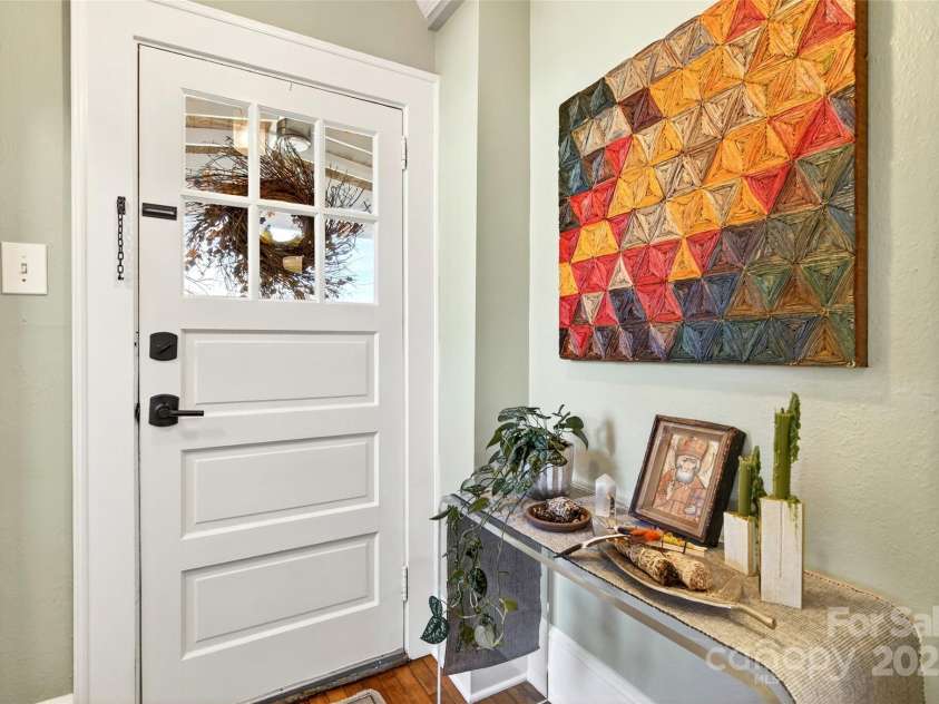 18 Princeton Drive, Asheville, NC 28806.  MLS# CAR4322328, YatesRealty ID 2390. 