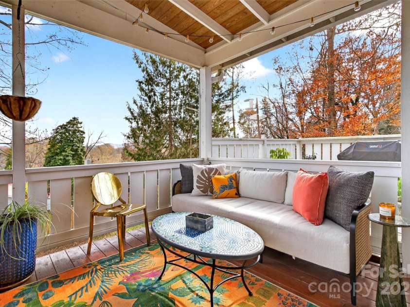 18 Princeton Drive, Asheville, NC 28806.  MLS# CAR4322328, YatesRealty ID 2390. 