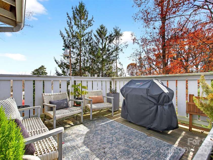 18 Princeton Drive, Asheville, NC 28806.  MLS# CAR4322328, YatesRealty ID 2390. 