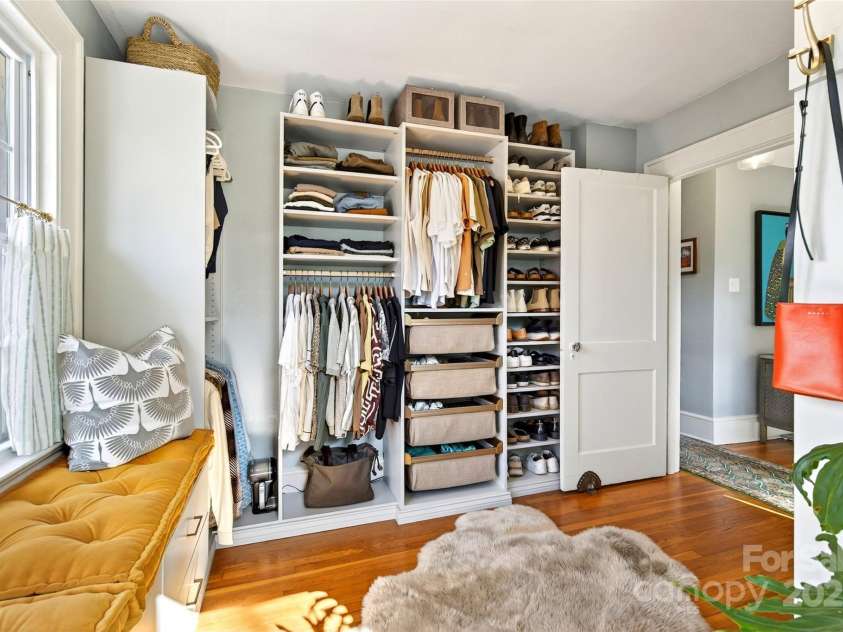 18 Princeton Drive, Asheville, NC 28806.  MLS# CAR4322328, YatesRealty ID 2390. 