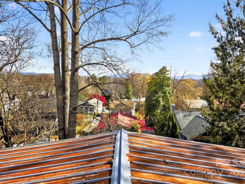 18 Princeton Drive, Asheville, NC 28806.  MLS# CAR4322328, YatesRealty ID 2390. 