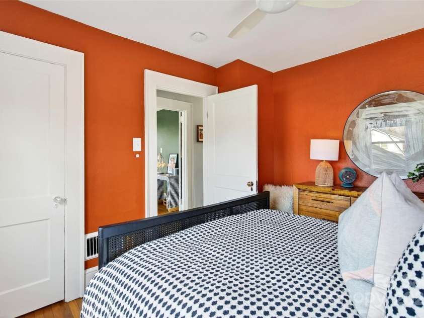 18 Princeton Drive, Asheville, NC 28806.  MLS# CAR4322328, YatesRealty ID 2390. 