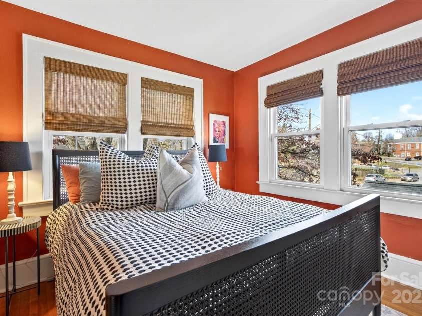 18 Princeton Drive, Asheville, NC 28806.  MLS# CAR4322328, YatesRealty ID 2390. 