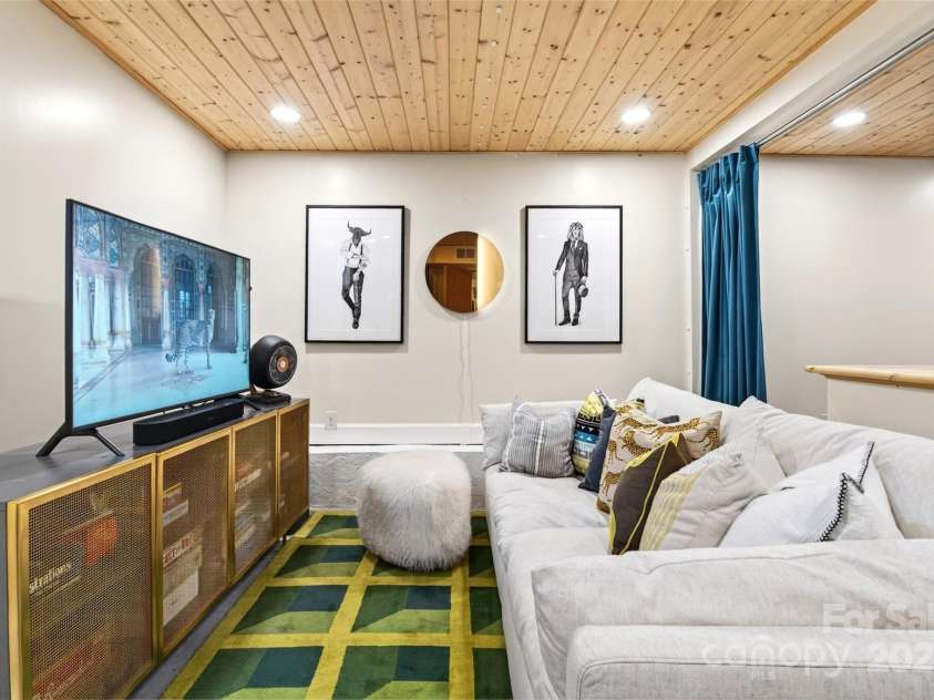 18 Princeton Drive, Asheville, NC 28806.  MLS# CAR4322328, YatesRealty ID 2390. 