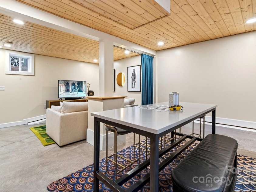 18 Princeton Drive, Asheville, NC 28806.  MLS# CAR4322328, YatesRealty ID 2390. 