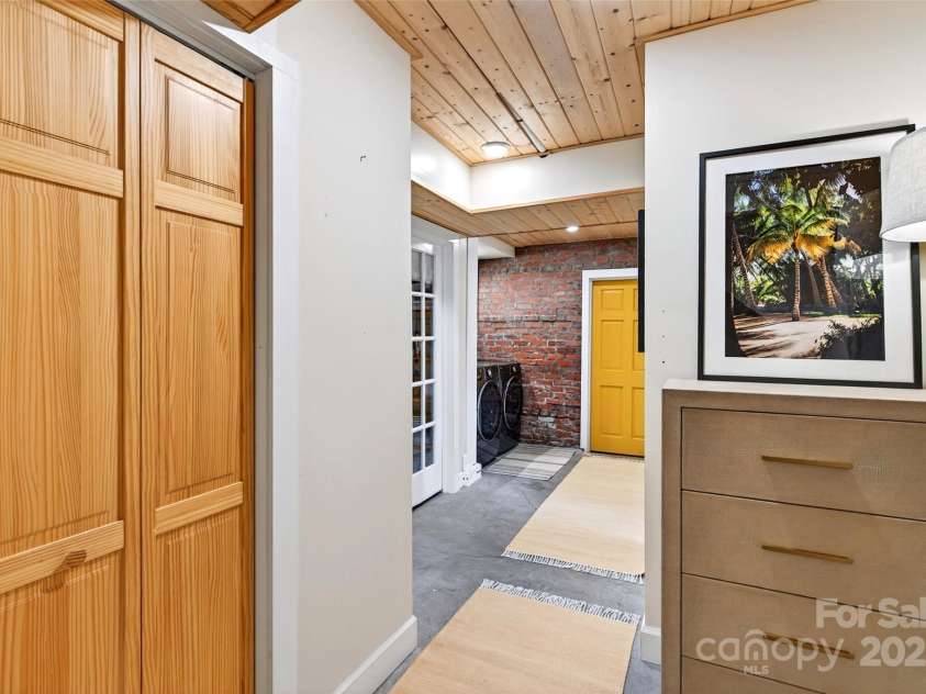 18 Princeton Drive, Asheville, NC 28806.  MLS# CAR4322328, YatesRealty ID 2390. 