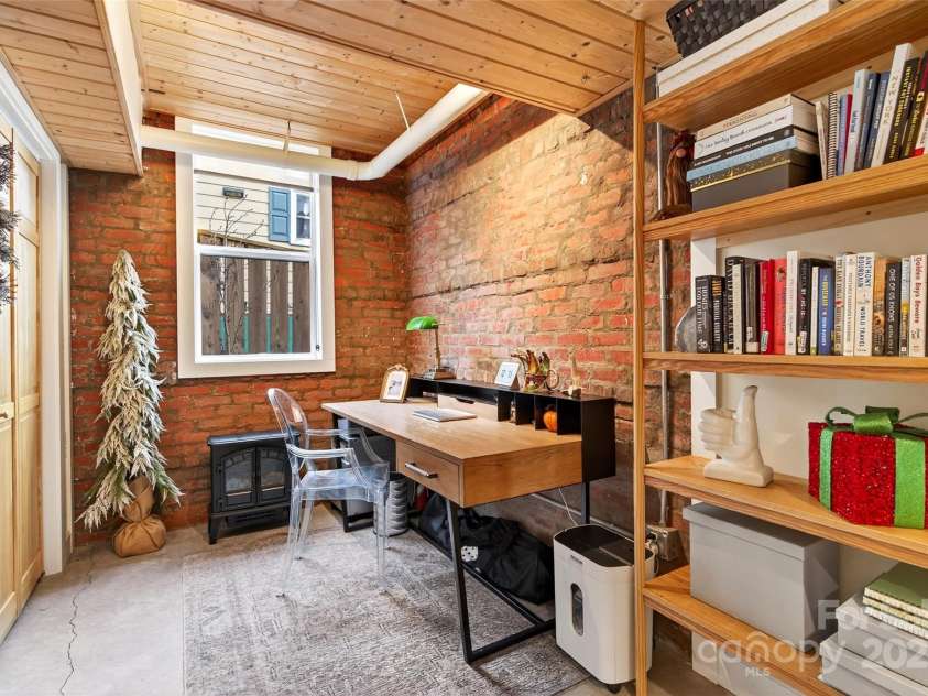 18 Princeton Drive, Asheville, NC 28806.  MLS# CAR4322328, YatesRealty ID 2390. 