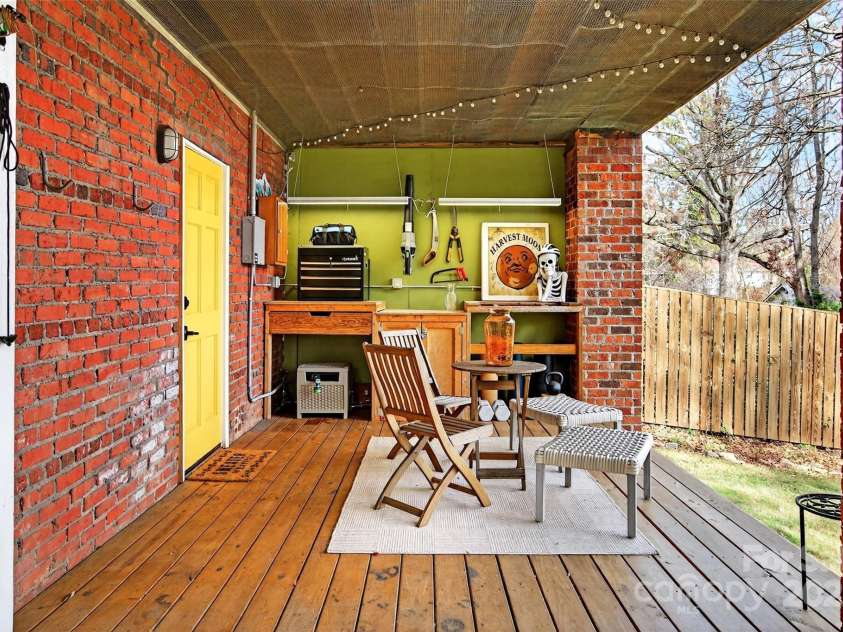 18 Princeton Drive, Asheville, NC 28806.  MLS# CAR4322328, YatesRealty ID 2390. 