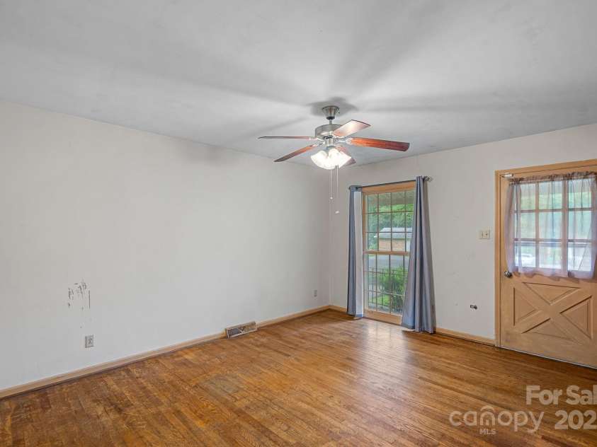 807 Claremont Road, Charlotte, NC 28214.  MLS# CAR4270461, YatesRealty ID 23900. 