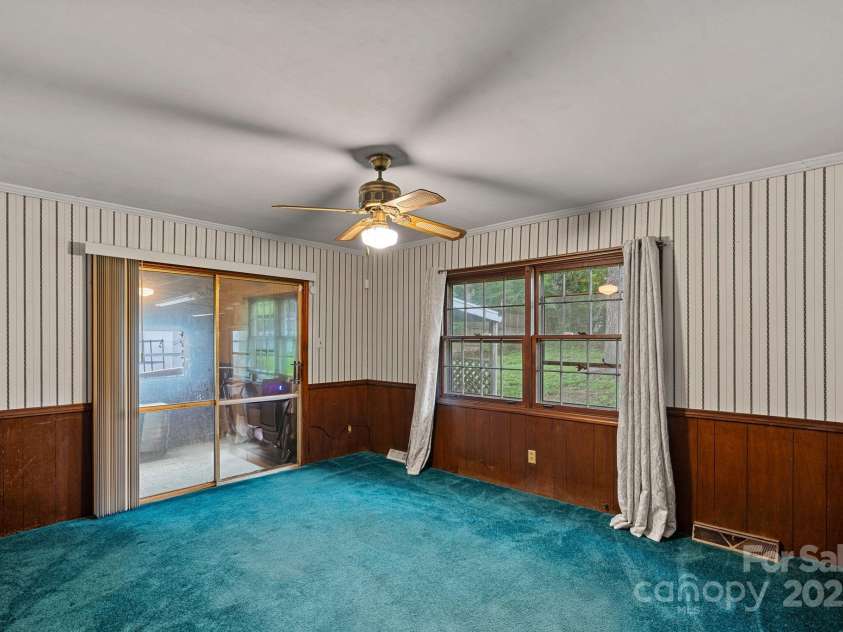 807 Claremont Road, Charlotte, NC 28214.  MLS# CAR4270461, YatesRealty ID 23900. 