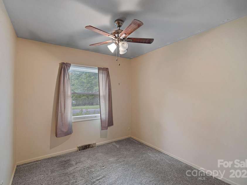 807 Claremont Road, Charlotte, NC 28214.  MLS# CAR4270461, YatesRealty ID 23900. 