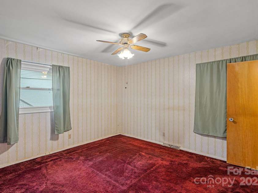 807 Claremont Road, Charlotte, NC 28214.  MLS# CAR4270461, YatesRealty ID 23900. 