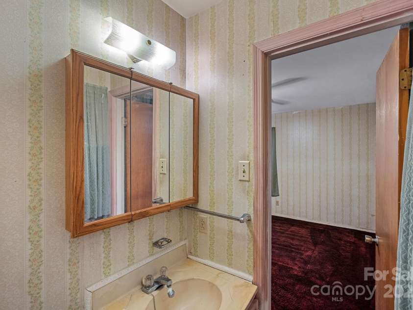 807 Claremont Road, Charlotte, NC 28214.  MLS# CAR4270461, YatesRealty ID 23900. 