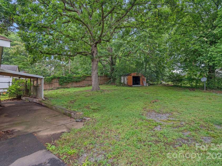 807 Claremont Road, Charlotte, NC 28214.  MLS# CAR4270461, YatesRealty ID 23900. 