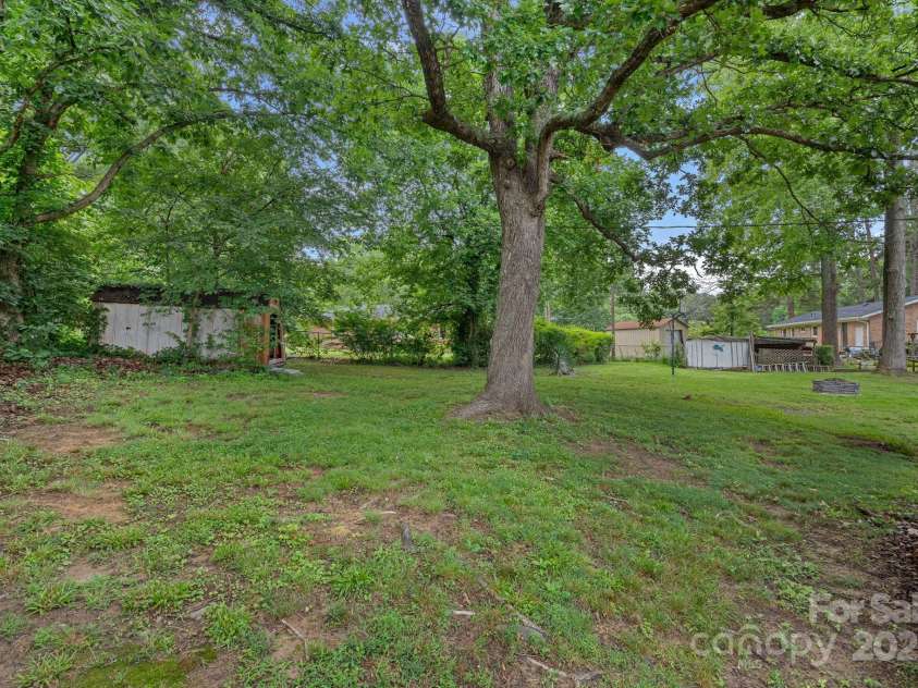 807 Claremont Road, Charlotte, NC 28214.  MLS# CAR4270461, YatesRealty ID 23900. 