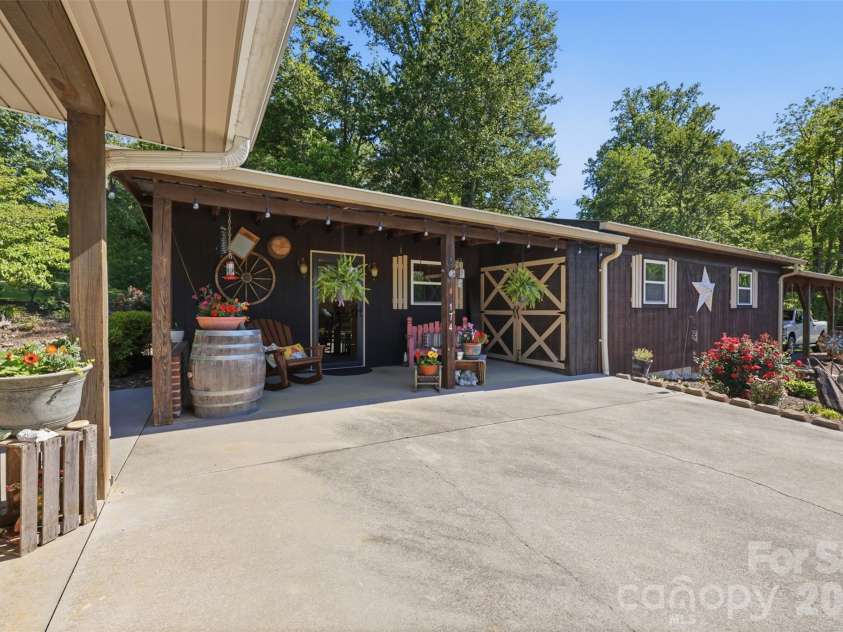 176 + 174 Oak Hollow Road, Union Grove, NC 28689.  MLS# CAR4383053, YatesRealty ID 23901. 