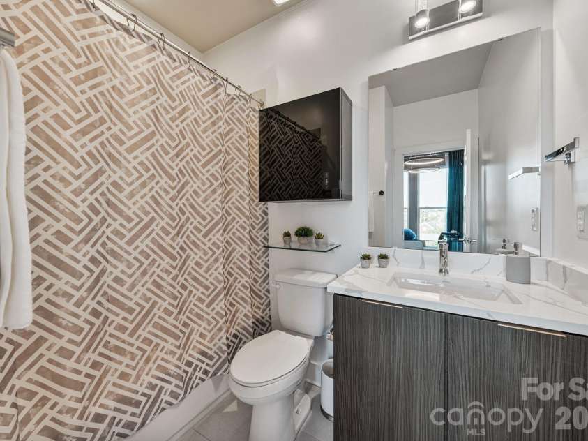 1605 Cannon View Lane, Charlotte, NC 28208.  MLS# CAR4364841, YatesRealty ID 23902. Guest ensuite bathroom.