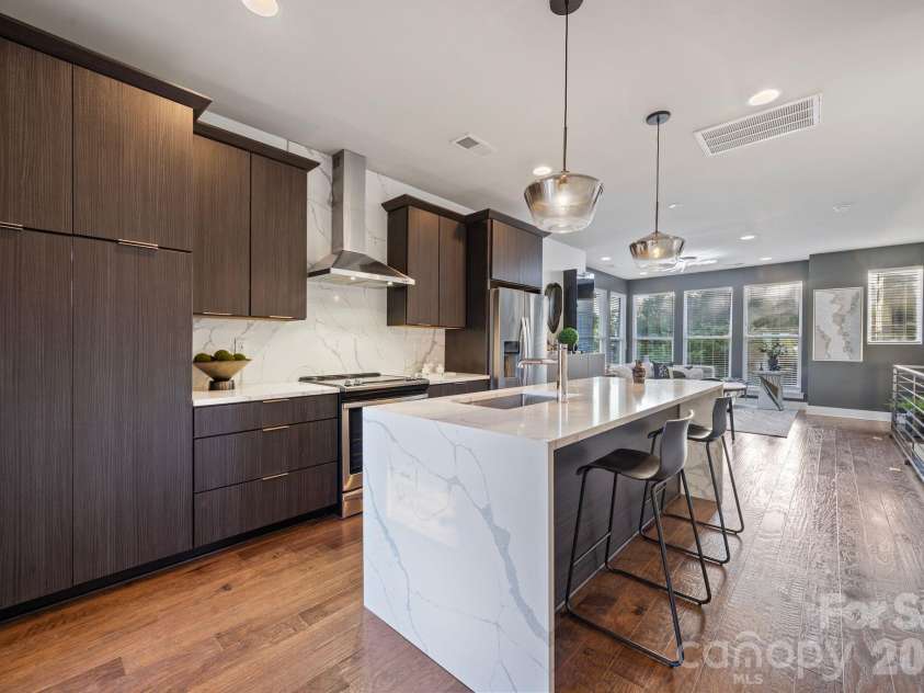 1605 Cannon View Lane, Charlotte, NC 28208.  MLS# CAR4364841, YatesRealty ID 23902. Kitchen.