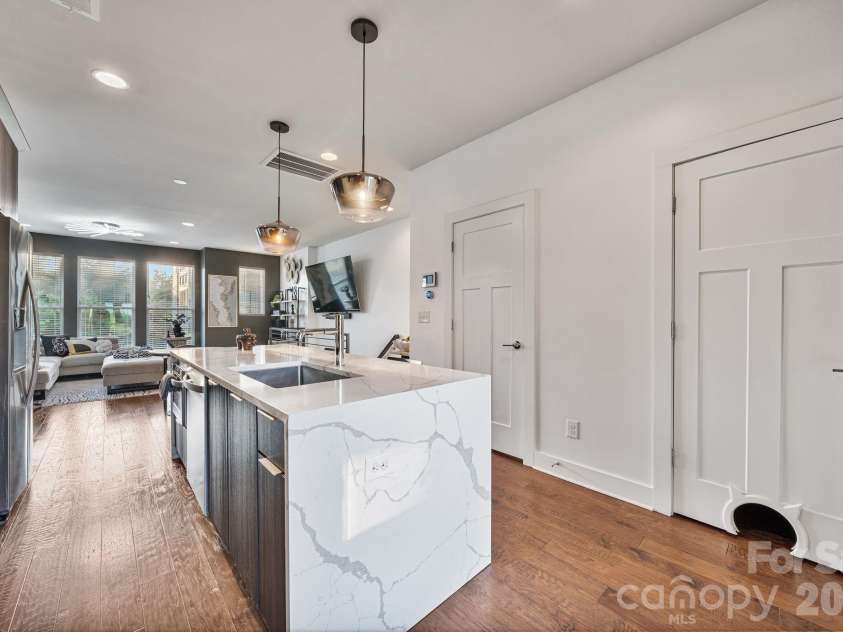 1605 Cannon View Lane, Charlotte, NC 28208.  MLS# CAR4364841, YatesRealty ID 23902. Kitchen.