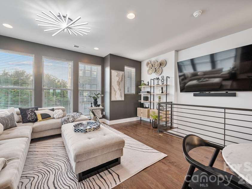 1605 Cannon View Lane, Charlotte, NC 28208.  MLS# CAR4364841, YatesRealty ID 23902. Living room.