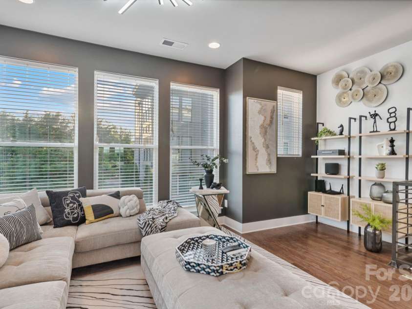 1605 Cannon View Lane, Charlotte, NC 28208.  MLS# CAR4364841, YatesRealty ID 23902. Living room.